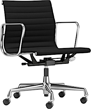 Vitra - Aluminium Chair EA 117, structure polie, roulettes souples pour sols durs - 1