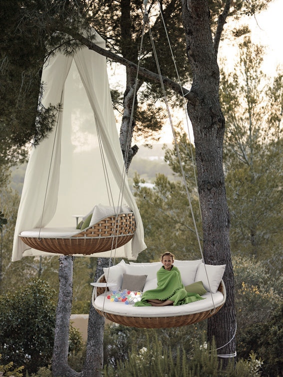 Swingrest hanging store lounger