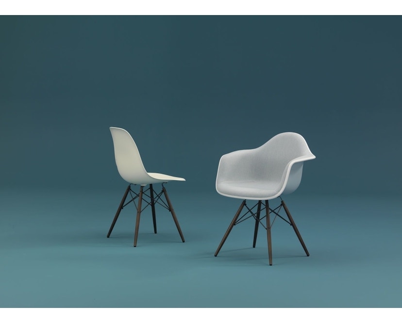 Vitra - DAW Eames Plastic Armchair - weiss - Sitzhöhe 43 cm - 3