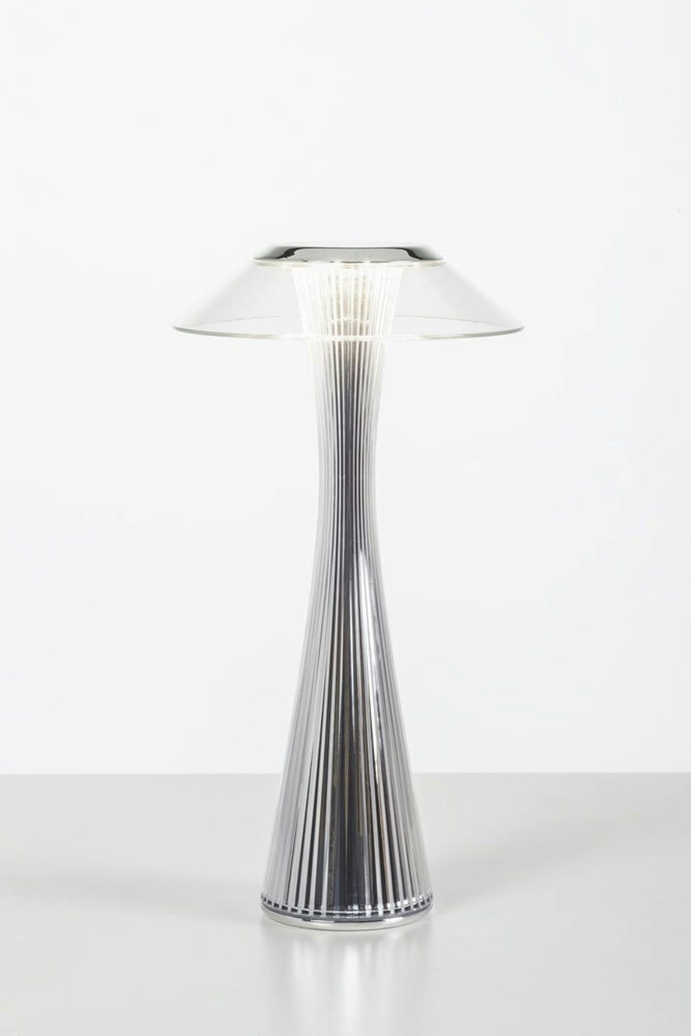 Acheter KARTELL lampe de table Space en grise