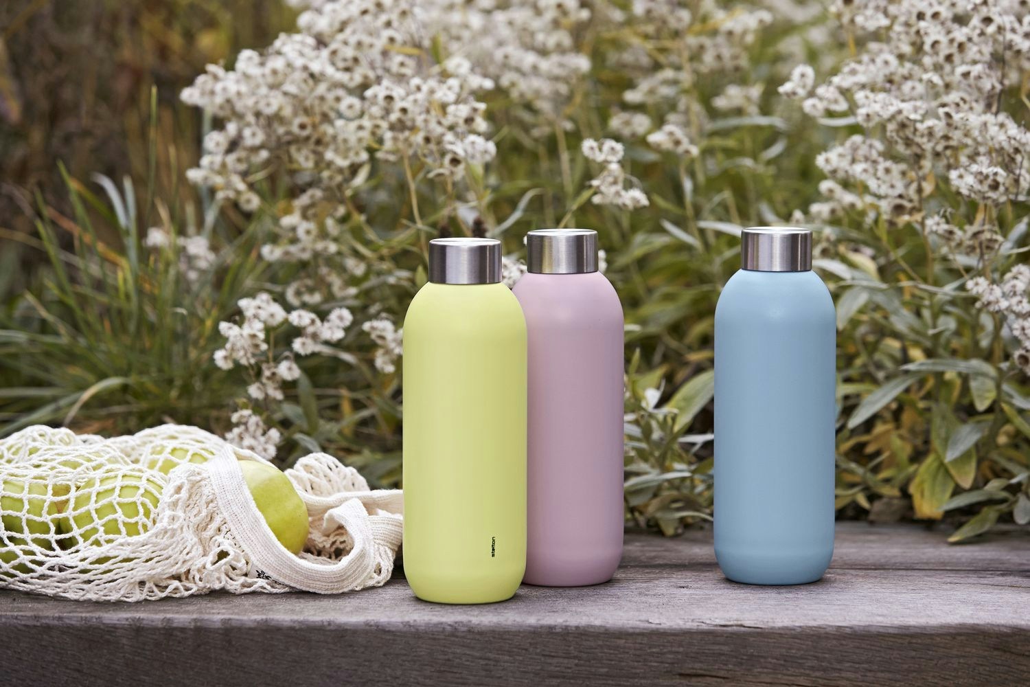 RIG-TIG Stelton Keep-IT Cool Trinkflasche – Grau/Rosa Mit Silikonband & Kühlelement