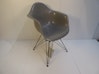 Design Outlet - Vitra - Eames Fiberglass Chair DAR - Gestell schwarz - Sitzschale Eames Raw Umber (Retournr. 228769) - 4 - Vorschau