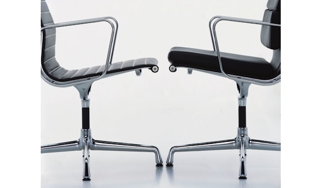 Vitra - Aluminium Chair - EA 108 - 1