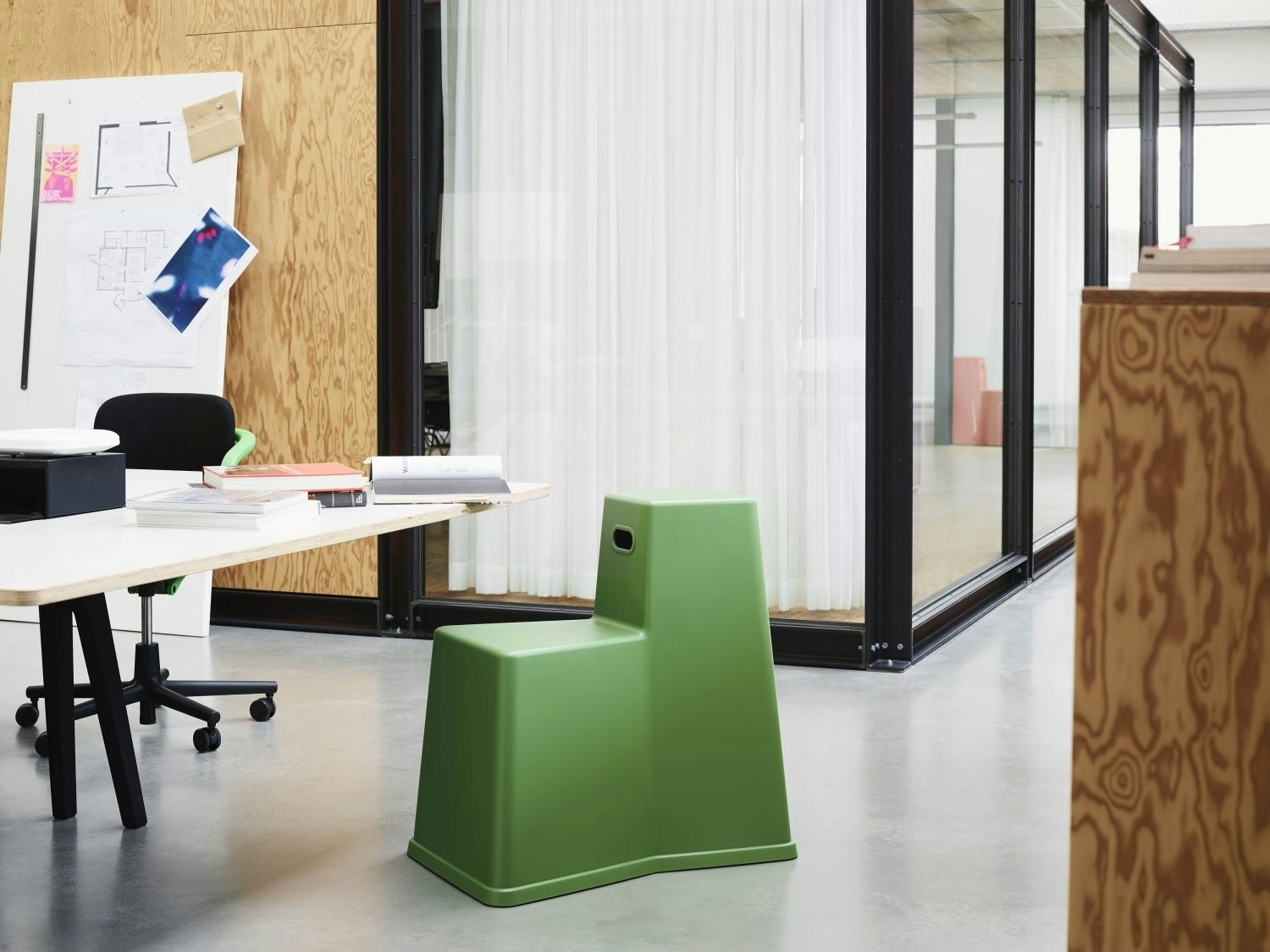 Vitra Stool Tool Shop I design Vitra Stool Tool | Stühle, Design, Hocker
